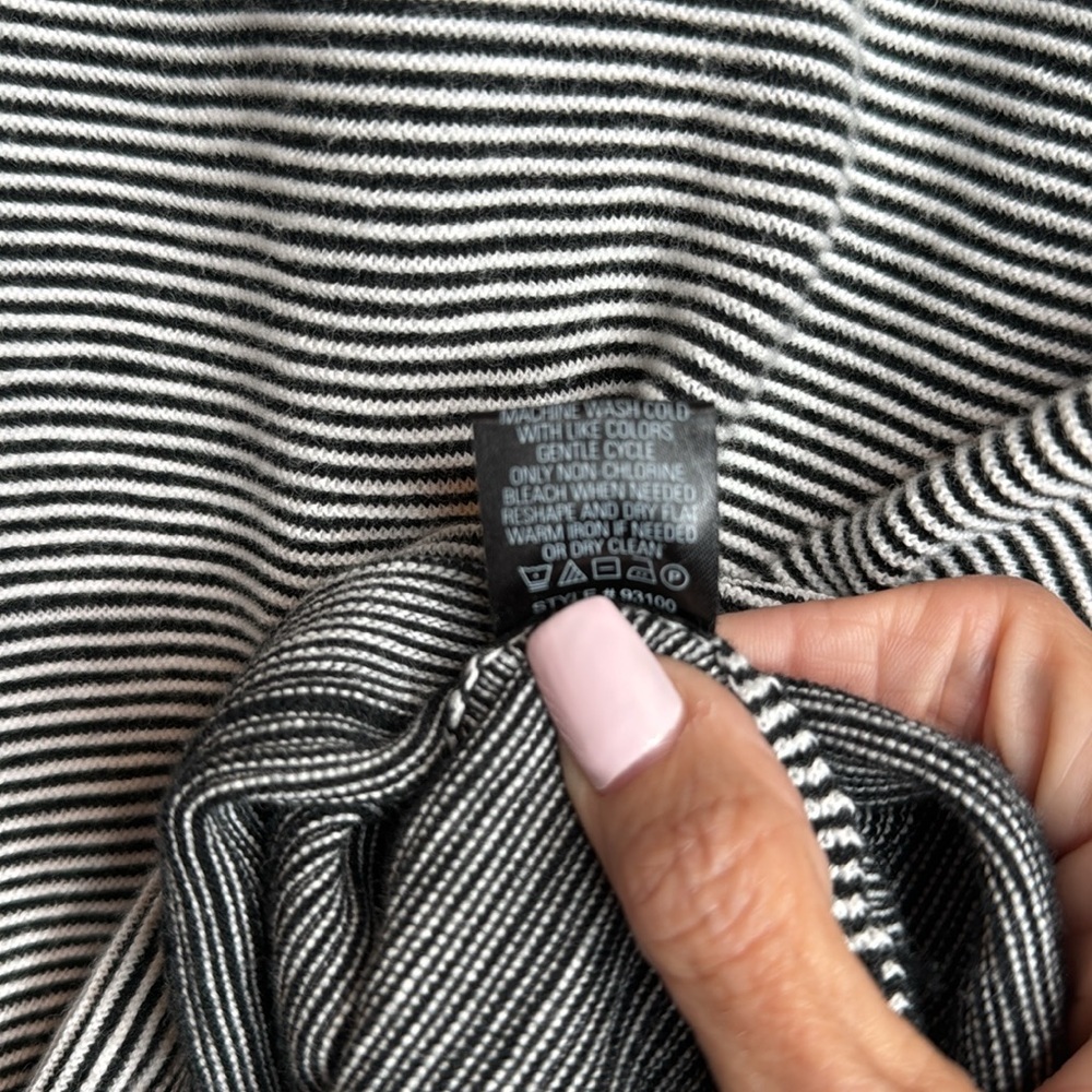 Skull Cashmere Black and White Ribbed Striped Signature Skull on Back of Shirt - Picture 5 of 5
